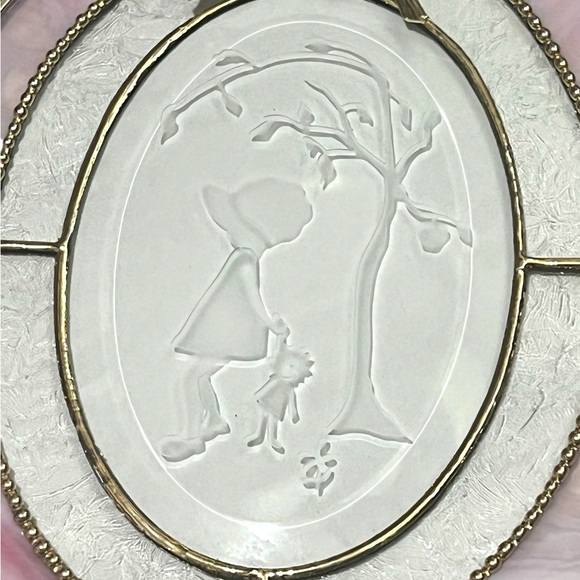 Vintage stained glass like sun catcher w/etched little‎ girl and doll under tree - Picture 5 of 8
